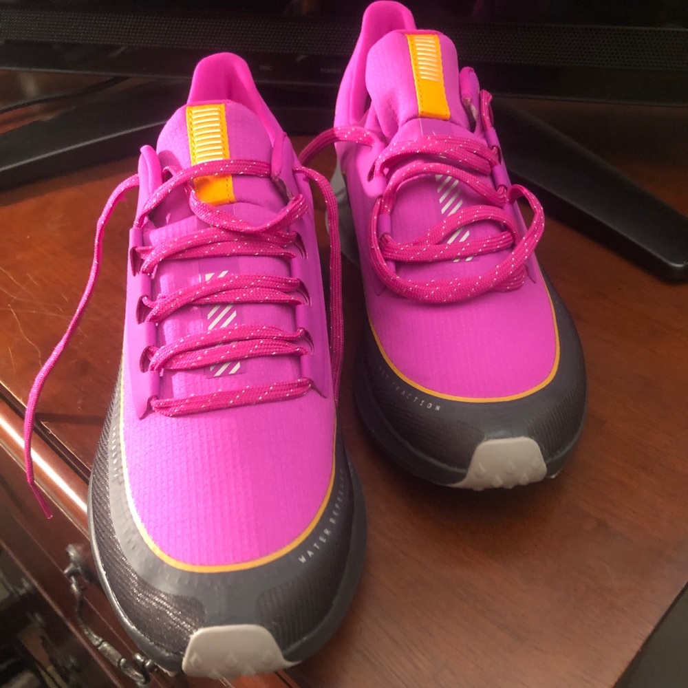 BRAND NEW Nike Shoes